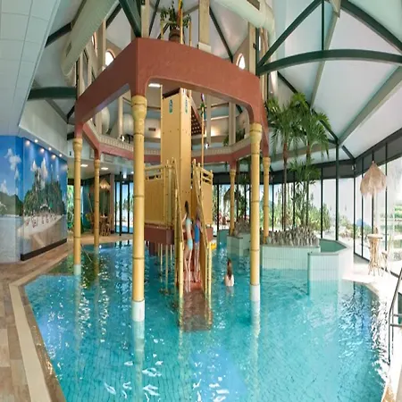 Villa Wellness With Private Indoor Pool, On A In The Maasduinen Arcen